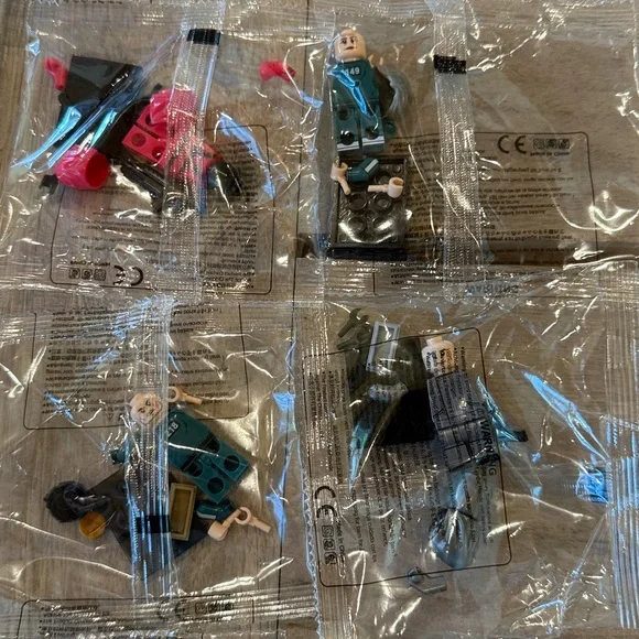 NWT NIB 17pcs Squid Game Bricks Toys - Picture 8 of 9